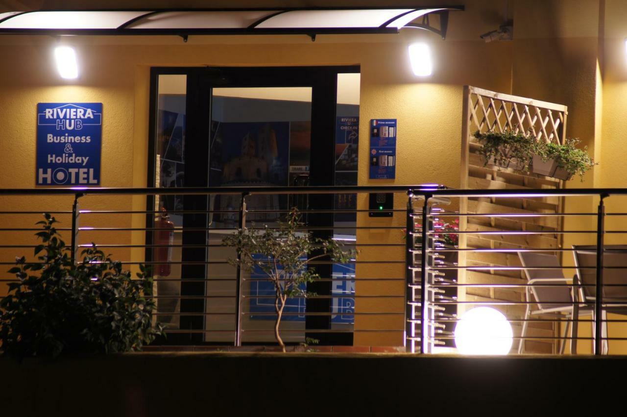 Riviera Hub Cisano sul Neva Exterior foto